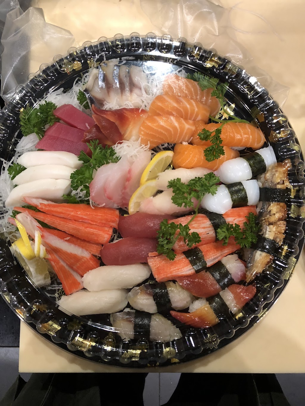 J Sushi Bar | 647 Niagara St, Welland, ON L3C 1E2, Canada | Phone: (905) 788-1188