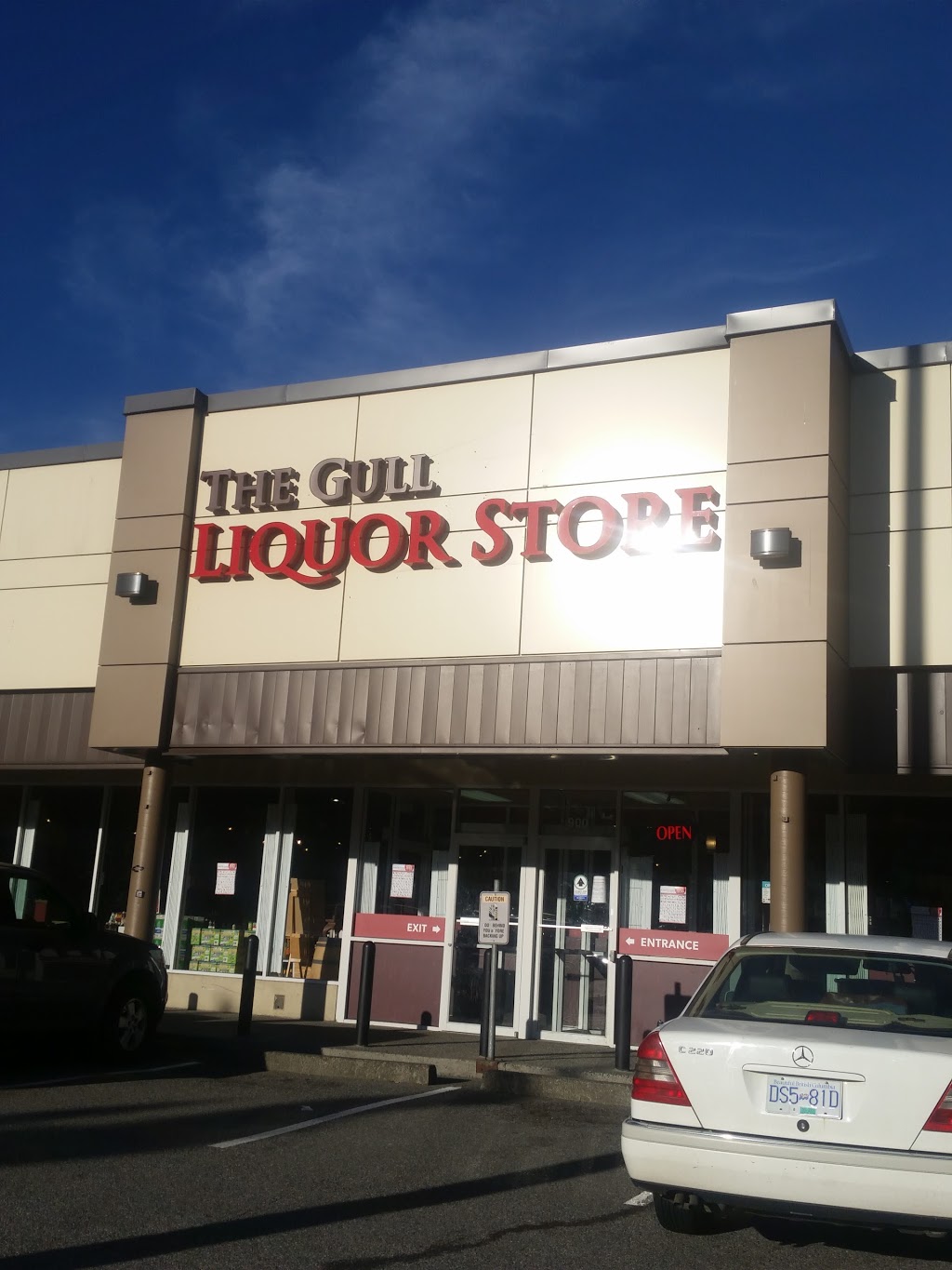 The Gull Liquor Store | 333 Brooksbank Ave #900, North Vancouver, BC V7J 3S8, Canada | Phone: (604) 988-5545