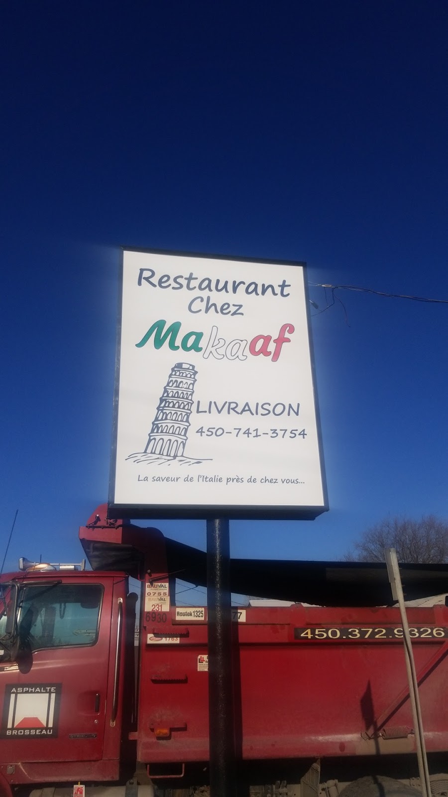 Restaurant chez Makaaf | 2454 Chemin des Patriotes E, Saint-Jean-sur-Richelieu, QC J2X 5M9, Canada | Phone: (450) 741-3754