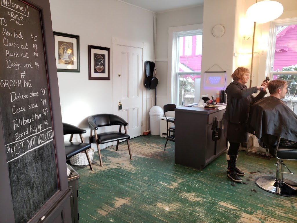 The Wee Barber | 39 Kinburn St, Mahone Bay, NS B0J 2E0, Canada | Phone: (902) 299-2528