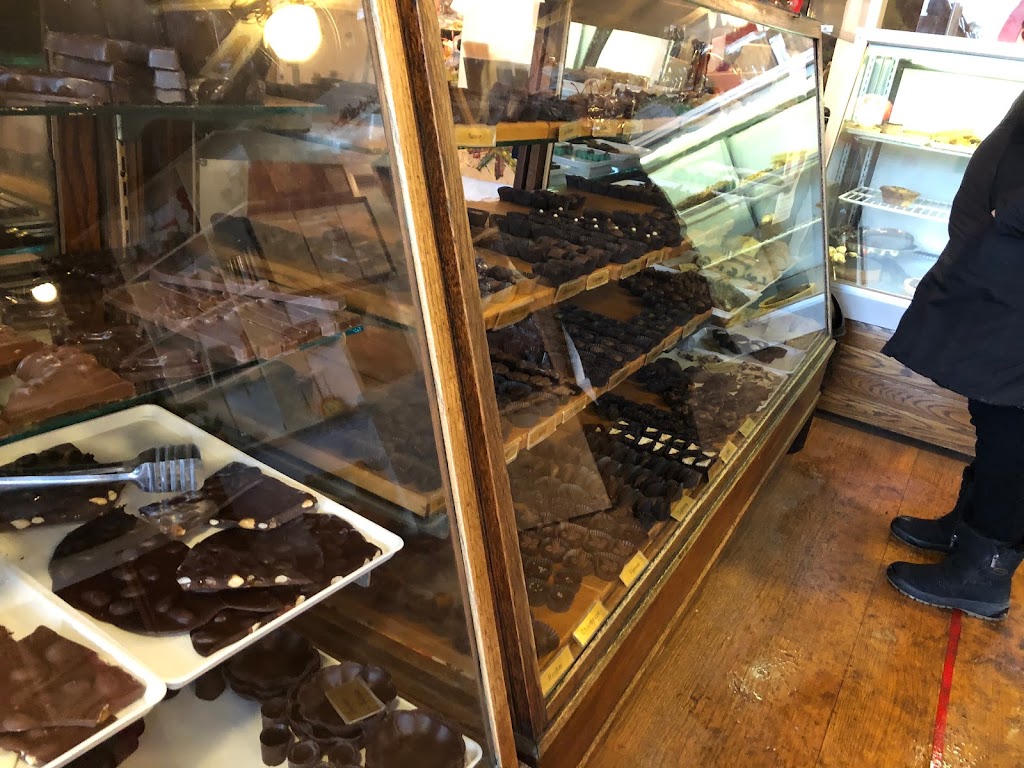 Chocolaterie Marie-Claude (La) | 1090 Rue Valiquette, Sainte-Adèle, QC J8B 2M3, Canada | Phone: (450) 229-3991