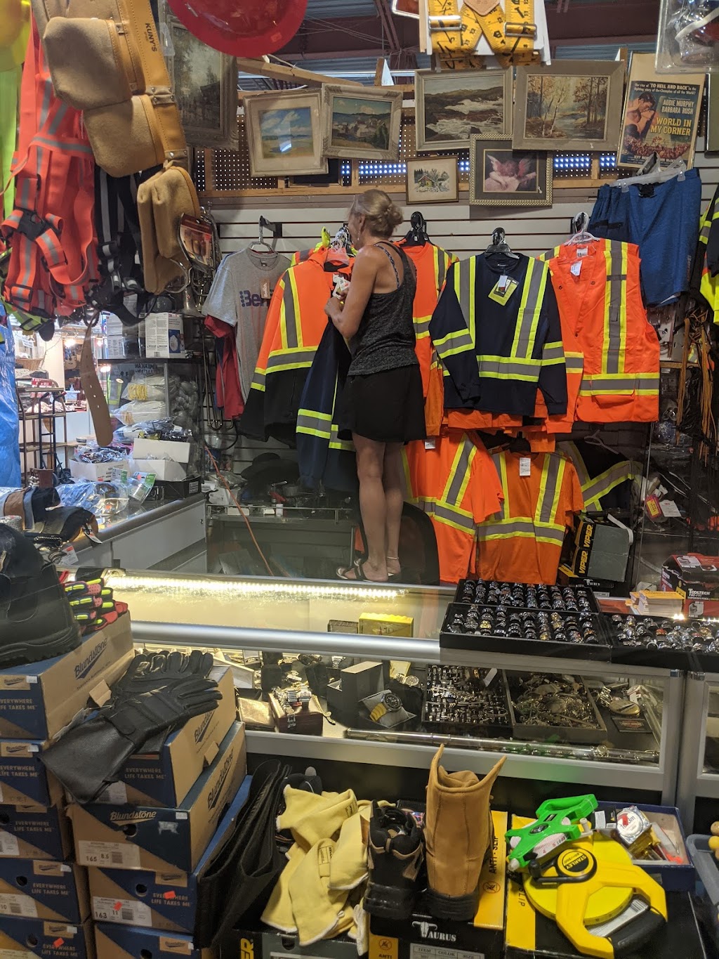 Famous Joes workwear | 2207 Industrial Park Rd, Innisfil, ON L9S 3V9, Canada | Phone: (416) 209-6718