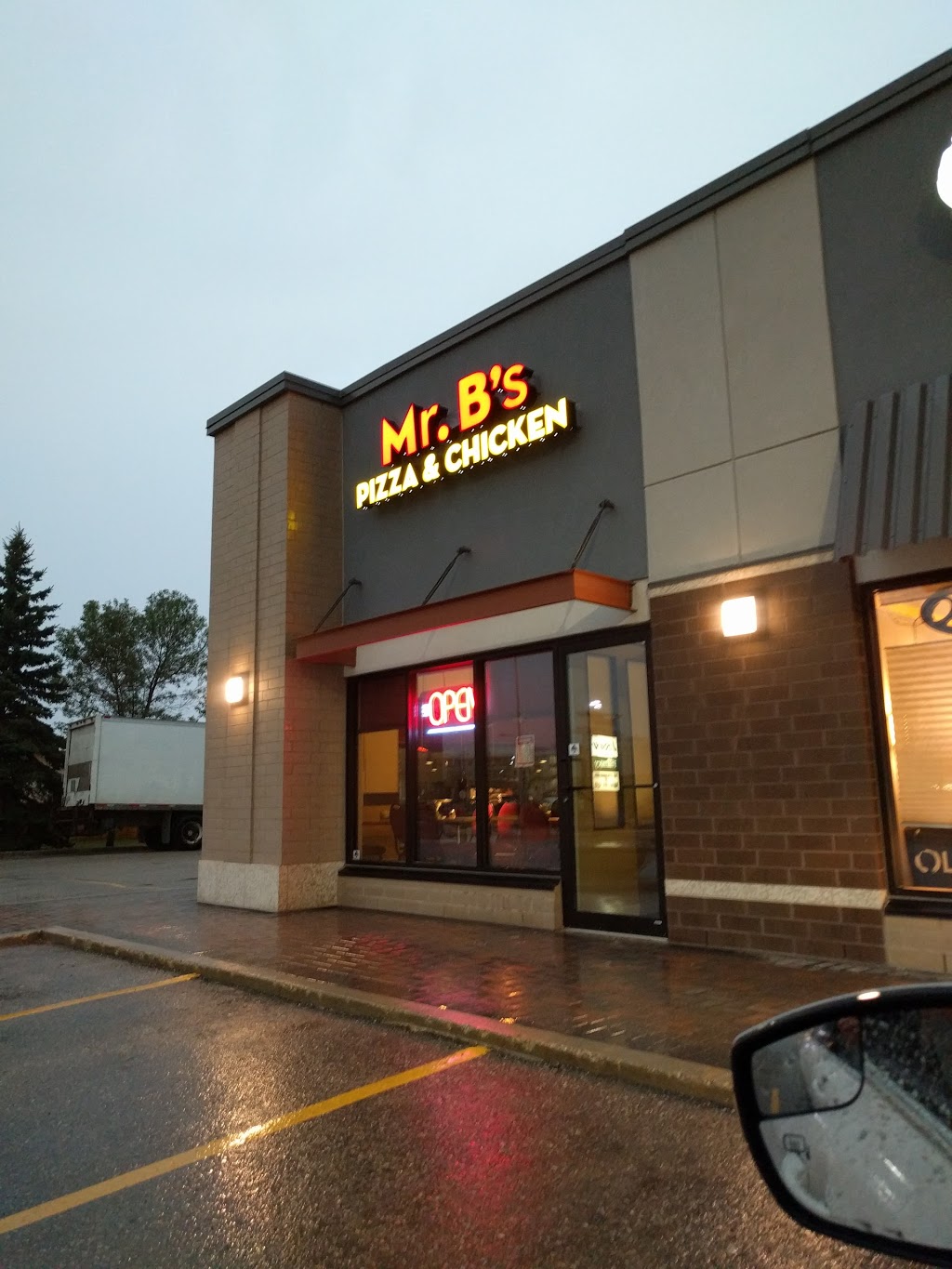 Mr Bs Pizza & Chicken | 1783 Plessis Rd, Winnipeg, MB R3W 1N3, Canada | Phone: (204) 222-6365