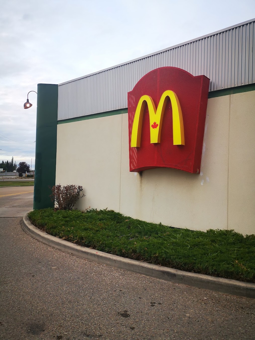 McDonalds Gasoline Alley East | 41 Petrolia Dr, Red Deer, AB T4E 1A9, Canada | Phone: (403) 340-4430