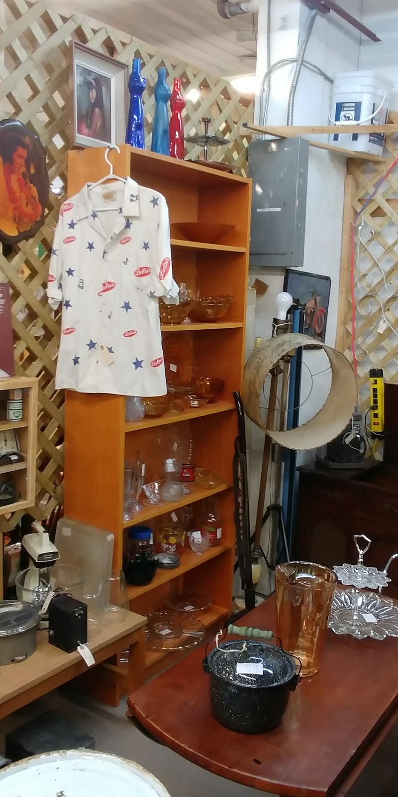 Tillsonburg Antiques Plus | 6 Old Vienna Rd, Tillsonburg, ON N4G 3C4, Canada | Phone: (519) 688-7770