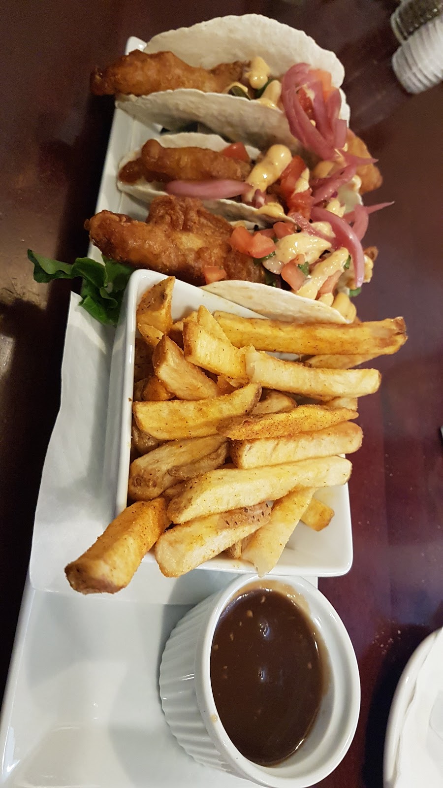 Whale & Ale British Pub | 1120 Victoria St N, Kitchener, ON N2B 3T2, Canada | Phone: (519) 570-3033