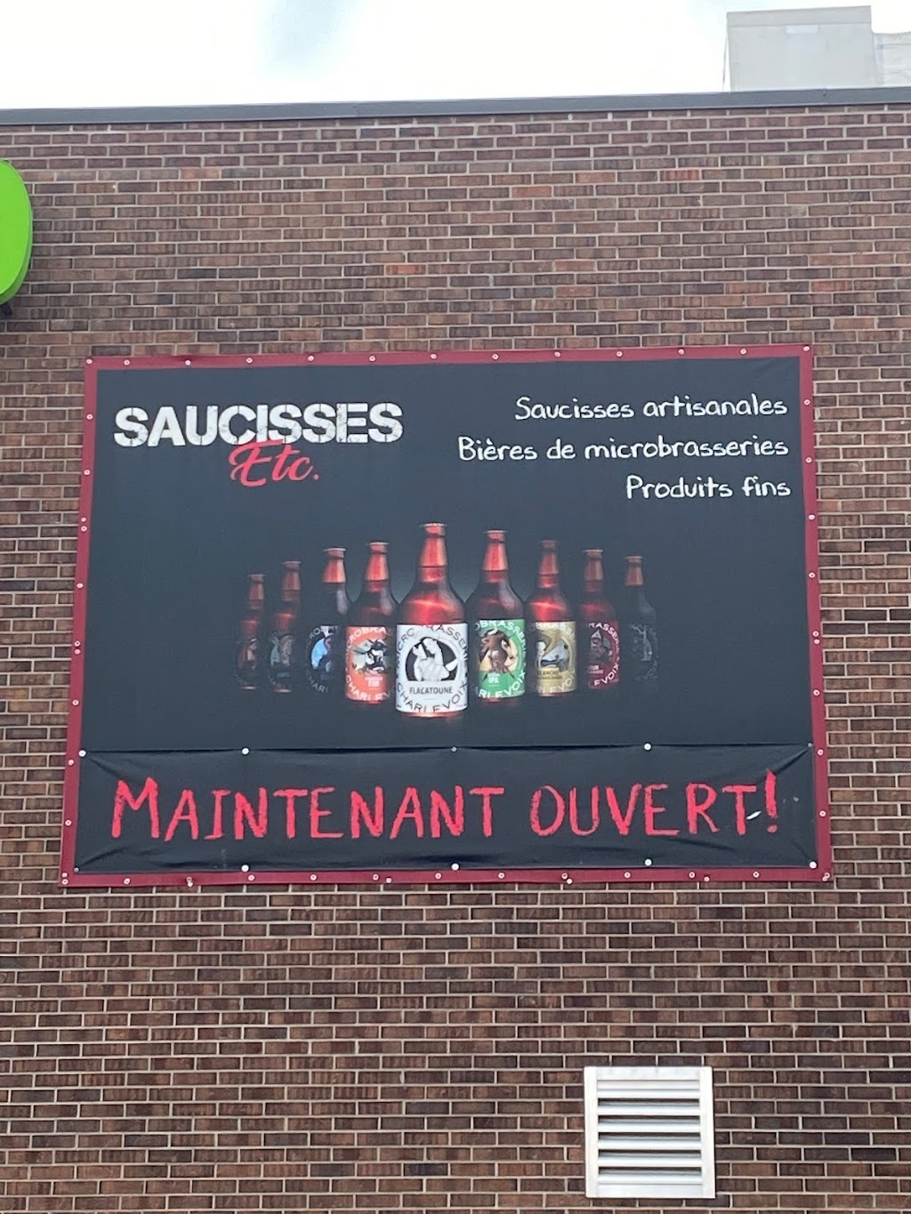 Saucisses Etc. - Sainte-Thérèse | 200 Bd du Curé-Labelle #101, Sainte-Thérèse, QC J7E 2X5, Canada | Phone: (855) 552-4373