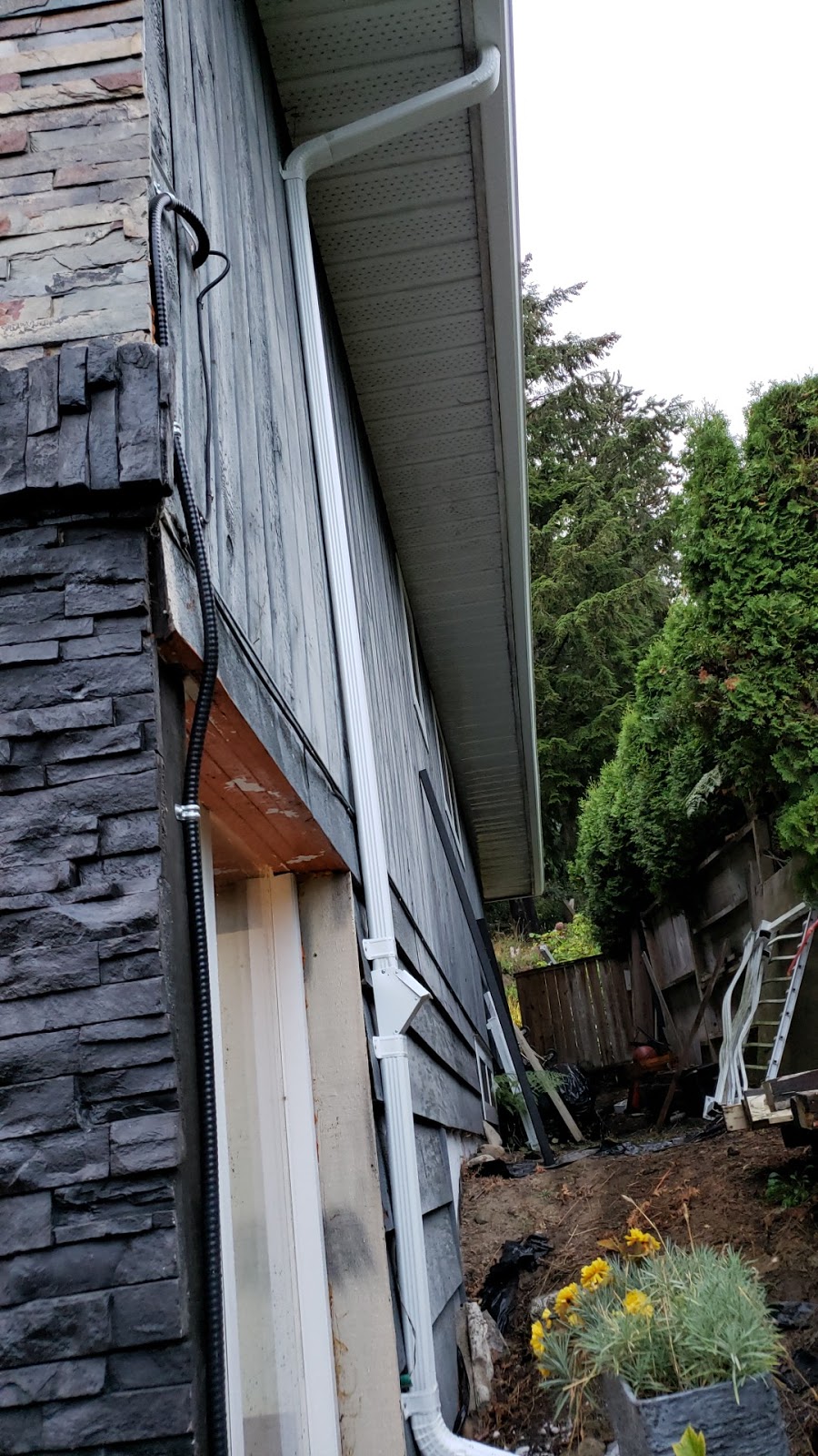 Roofing & Gutter Installation | 2533 Burian Dr, Coquitlam, BC V3K 5W8, Canada | Phone: (604) 367-9967