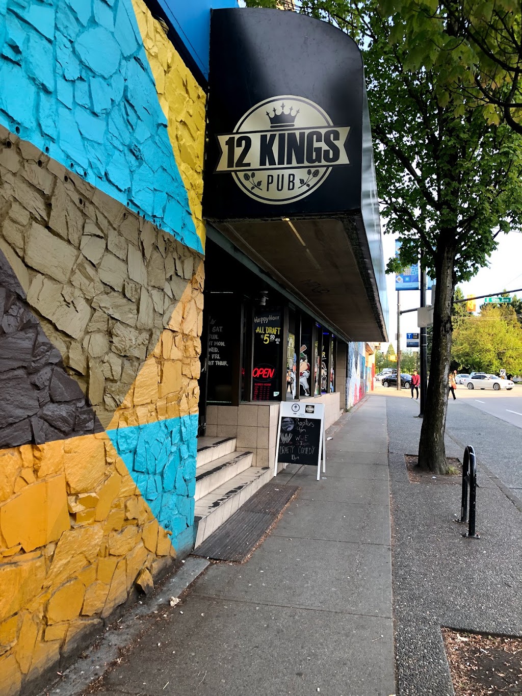 12 Kings Pub | 395 Kingsway, Vancouver, BC V5T 3J7, Canada | Phone: (604) 558-1208