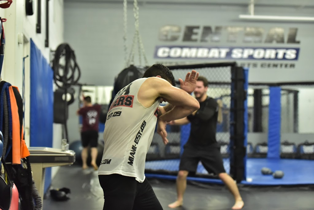 Central Combat Sports | 1565 Lauzon Rd #2, Windsor, ON N8S 3N4, Canada | Phone: (519) 987-3482