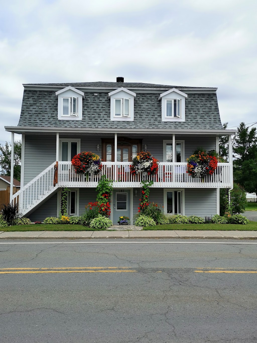 Gîte du Pionnier | 139 Chem. des Pionniers E, LIslet, QC G0R 2B0, Canada | Phone: (418) 247-5982