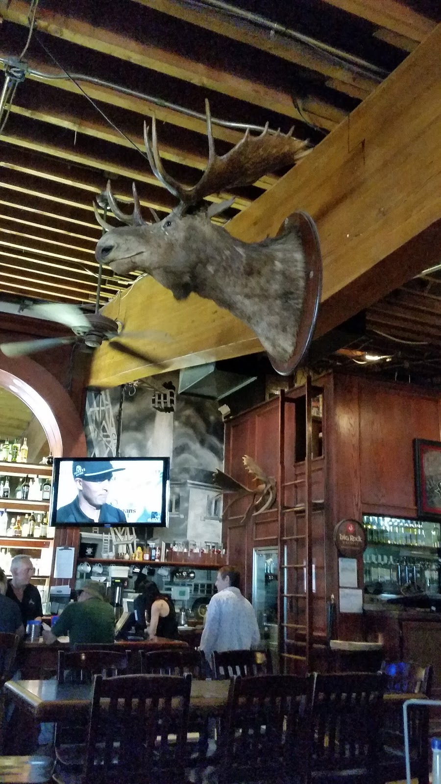 Moose McGuires | 1941 Uxbridge Dr NW, Calgary, AB T2N 2V2, Canada | Phone: (403) 289-9184