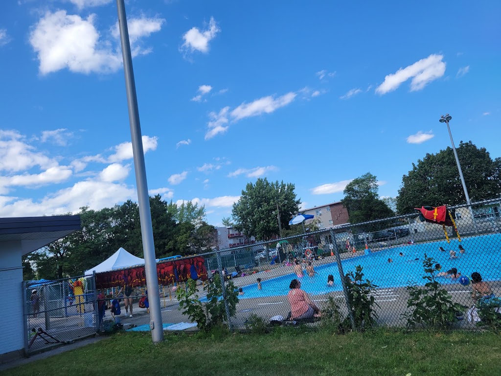 Piscine Saint-Claude | 99 7e Rue, Laval, QC H7N 2C8, Canada | Phone: (450) 662-5054