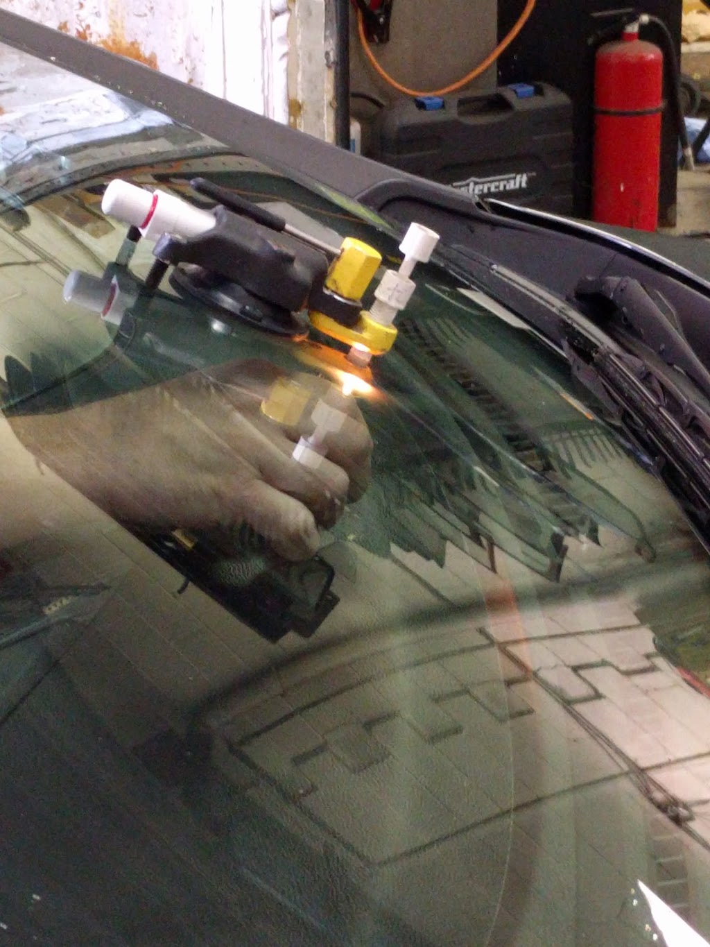 Canada Auto Glass | 2388 Fairview St, Burlington, ON L7R 2E4, Canada | Phone: (905) 632-0047