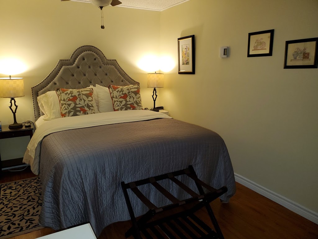 Blue Shutters Accommodations | 7 Blomidon Terrace, Wolfville, NS B4P 2G8, Canada | Phone: (902) 542-3363