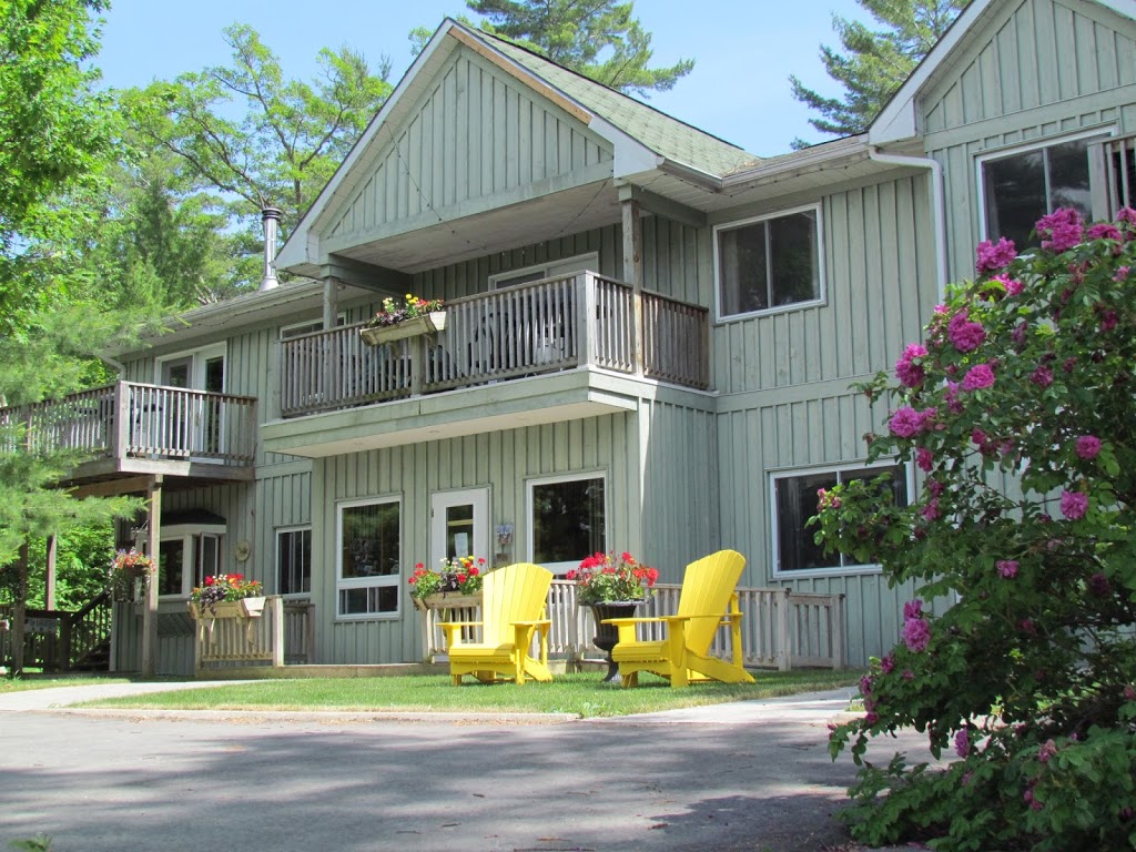 Pine Vista Resort | 932 Gilchrist Bay Rd, Lakefield, ON K0L 2H0, Canada | Phone: (705) 877-2108