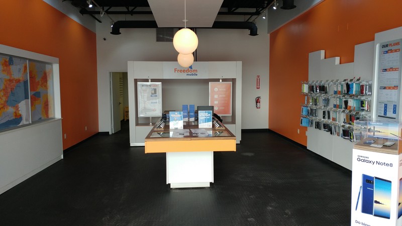 Freedom Mobile | 3505 Upper Middle Road, Walker Place Unit D7, Burlington, ON L7M 4C6, Canada | Phone: (289) 427-5260