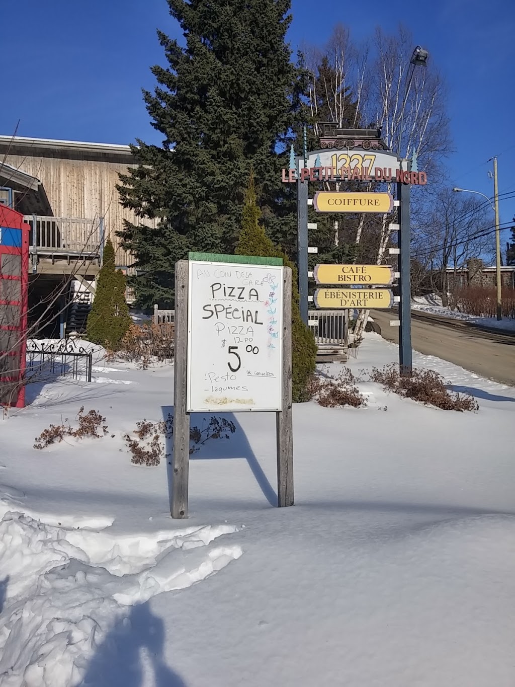 Le Petit mail du Nord | Chemin de la Rivière, Val-David, QC J0T 2N0, Canada