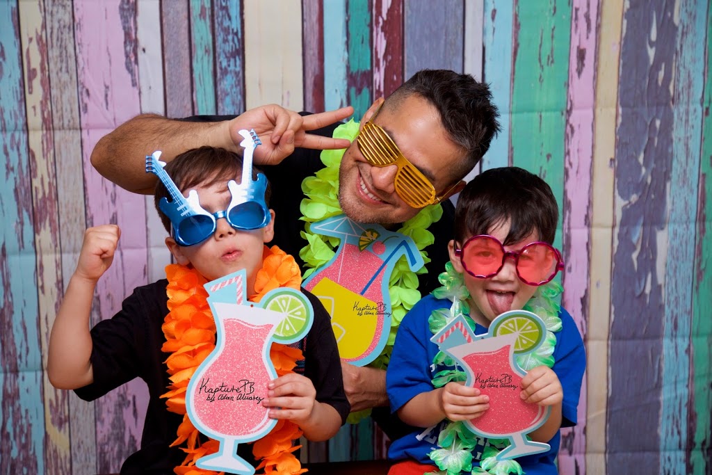 Kapture PhotoBooth | Tracey Pl, Hamilton, ON L8K 5P8, Canada | Phone: (905) 581-3079