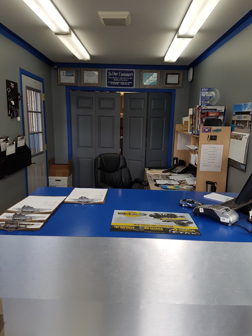 Chucks Automotive | 123 Fourth Ave E, Qualicum Beach, BC V9K 1T1, Canada | Phone: (250) 752-5822