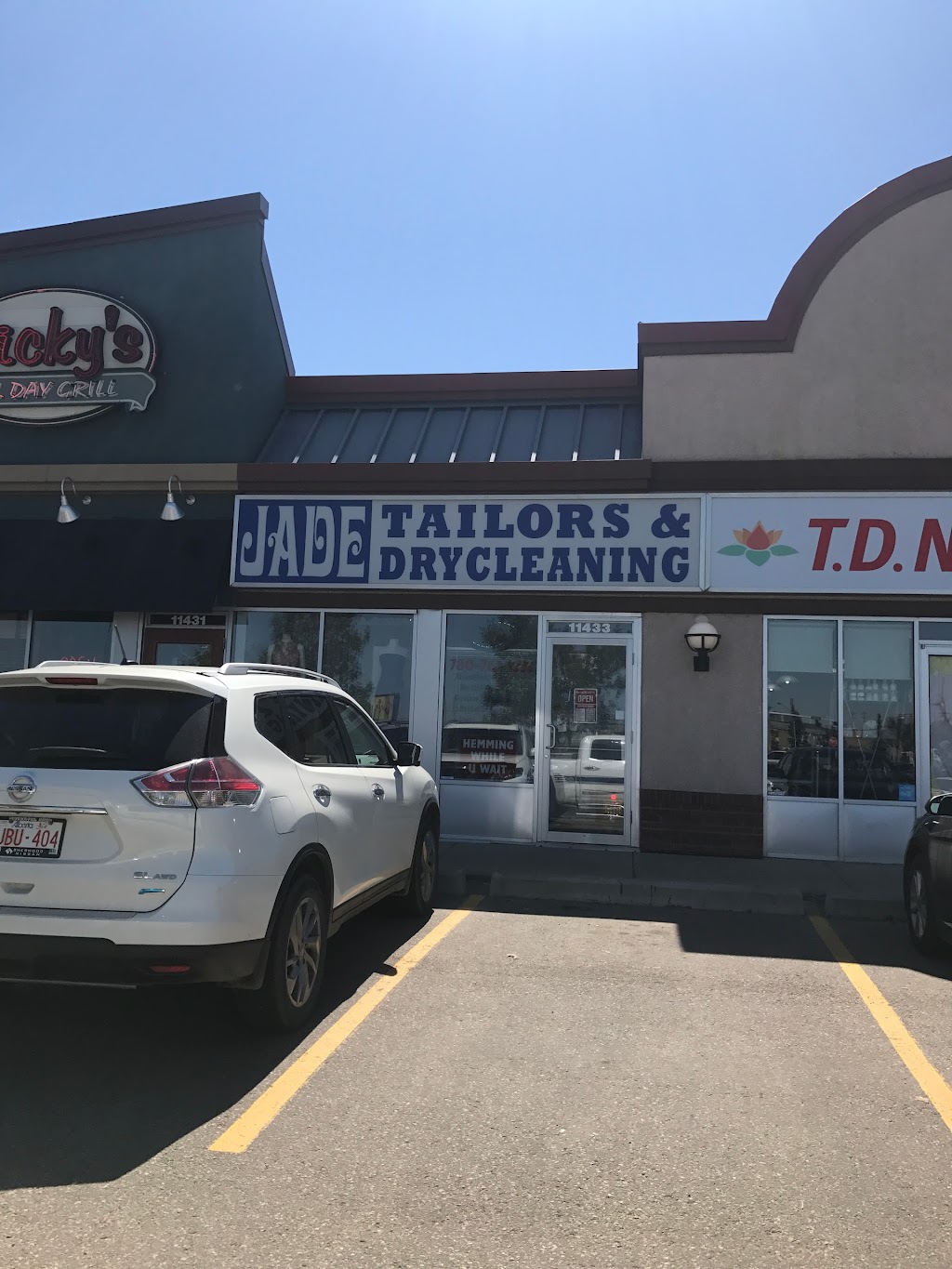 Jade Tailors and Dry Cleaning | 11433 Kingsway NW, Edmonton, AB T5G 3E8, Canada | Phone: (780) 761-3333