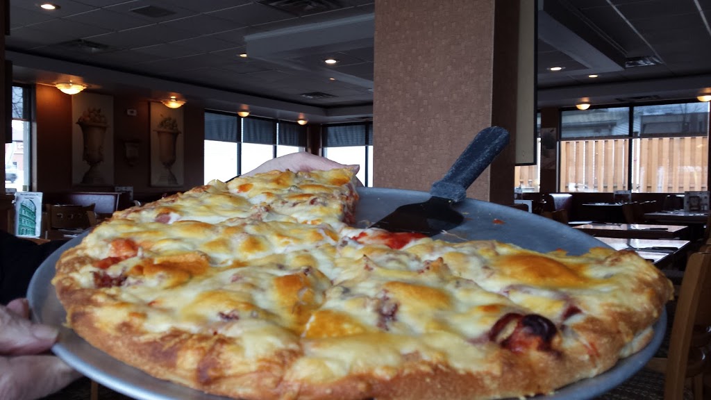 Colonnade Pizza | Blue Heron Mall, 1500 Bank St, Ottawa, ON K1H 7Z2, Canada | Phone: (613) 737-1107