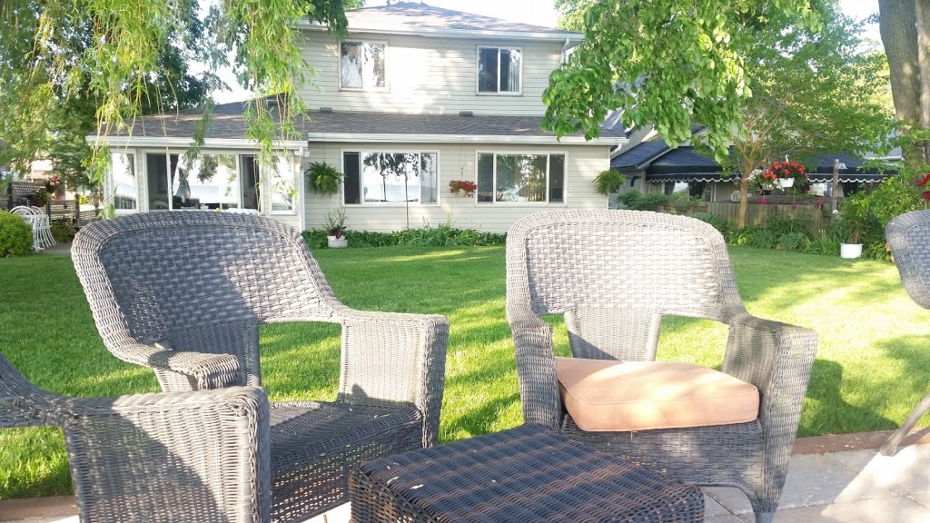 Point Pelee Lakeshore B&B | 804 Point Pelee Dr, Leamington, ON N8H 3V4, Canada | Phone: (519) 962-8844