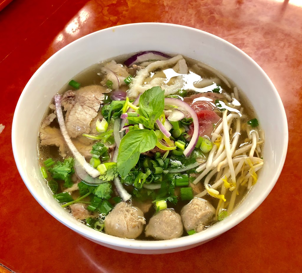 Pho Viet | 1550 S Gateway Rd, Mississauga, ON L4W 5G6, Canada | Phone: (905) 206-8988