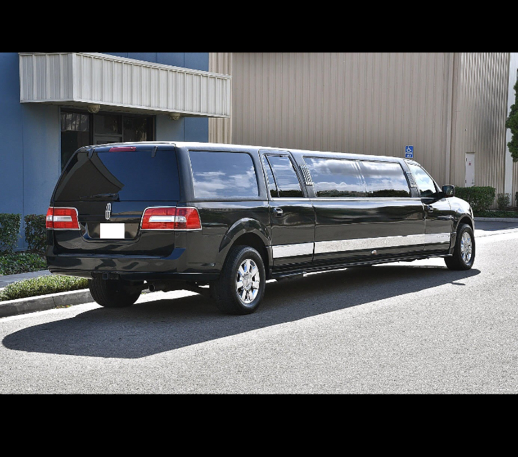 Crystal Limousine Services INC. | 894 Margaree Pl, West Vancouver, BC V7T 2J6, Canada | Phone: (604) 926-7771