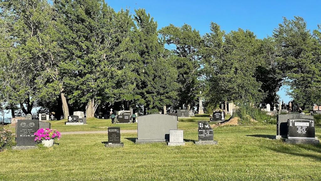 Cimetière Saint-Louis | 70 Rue du Bureau de Poste, Chambord, QC G0W 1G0, Canada | Phone: (418) 342-6414