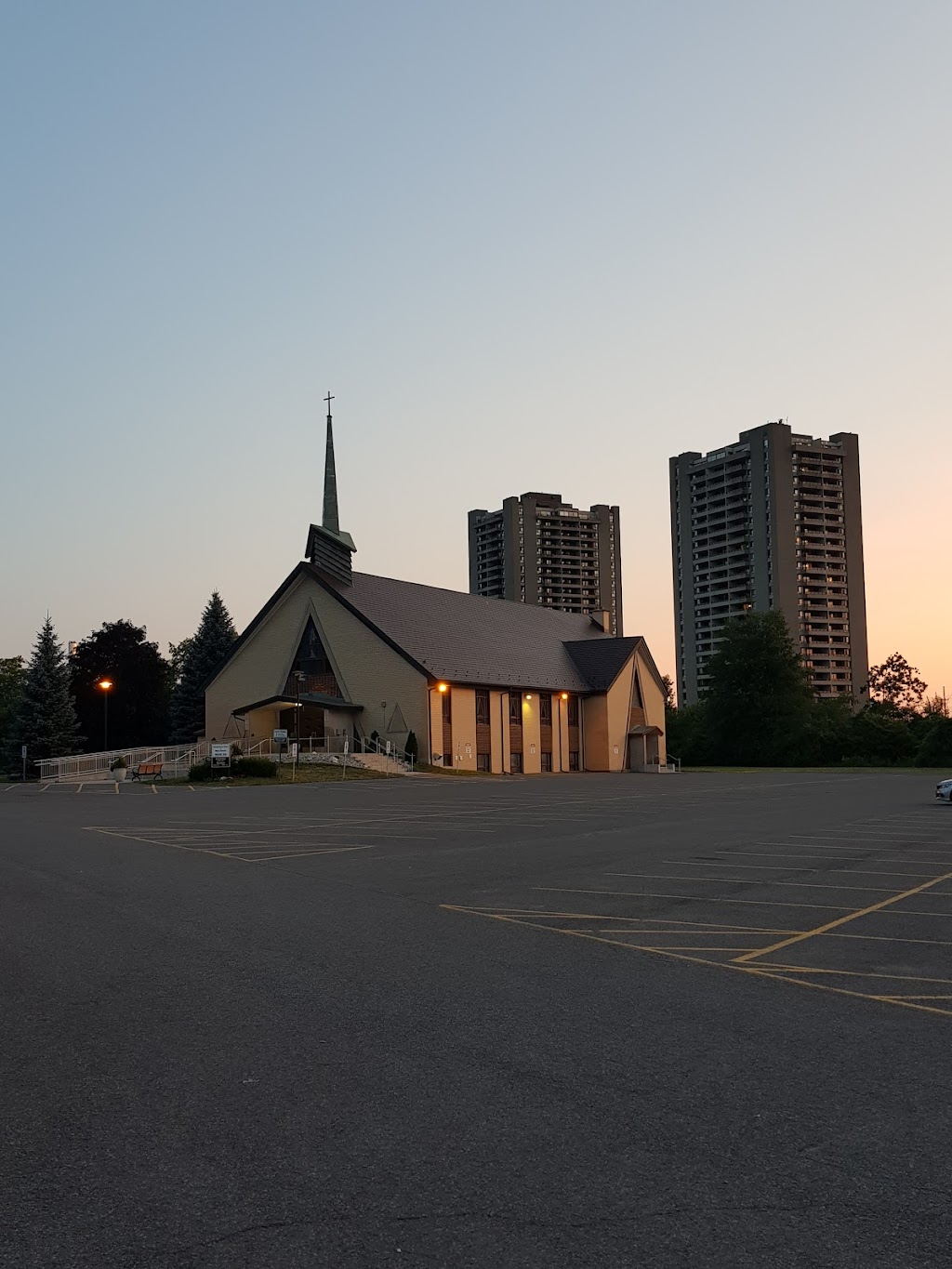 Immaculate Heart of Mary Roman Catholic Church | 1758 Alta Vista Dr, Ottawa, ON K1G 0G6, Canada | Phone: (613) 733-9636