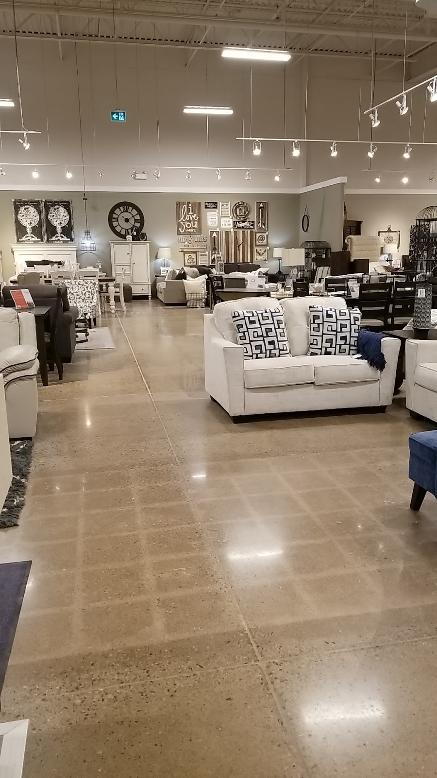 Ashley HomeStore | 45 Red Maple Rd, Richmond Hill, ON L4B 4M6, Canada | Phone: (905) 763-6020