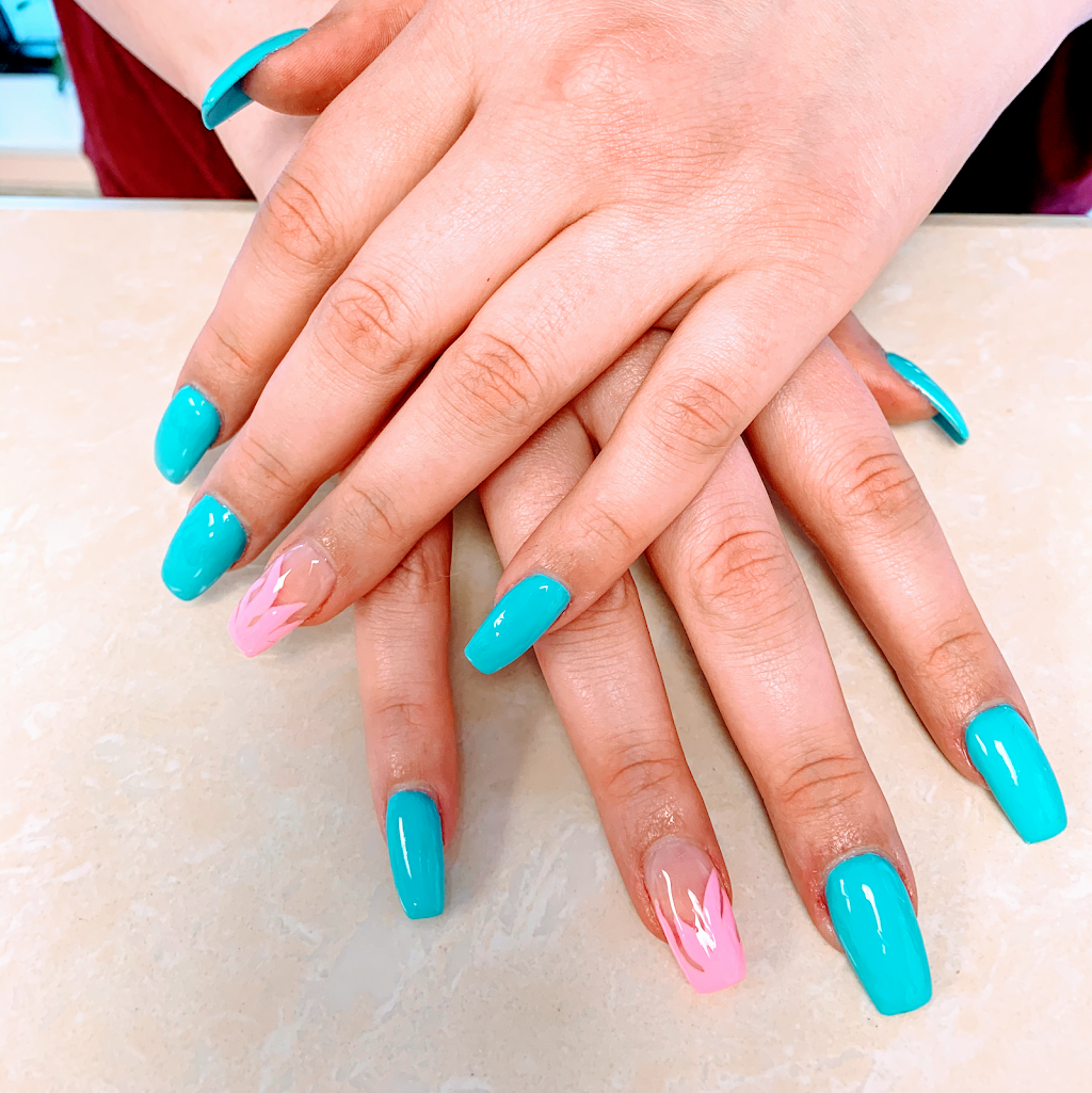 Julias nail salon | 27 Woodlawn Rd W, Guelph, ON N1H 1G8, Canada | Phone: (519) 763-9998