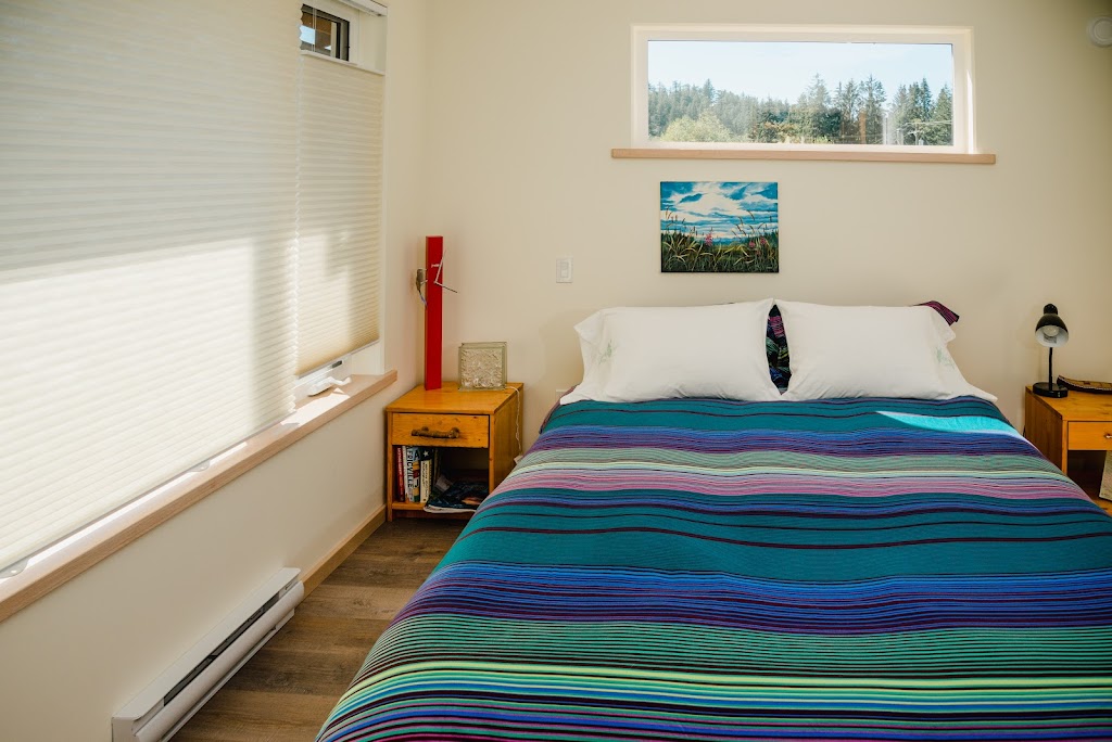 In The Hood Bed & Breakfast | 681 Plaza Rd, Quathiaski Cove, BC V0P 1N0, Canada | Phone: (867) 333-9442