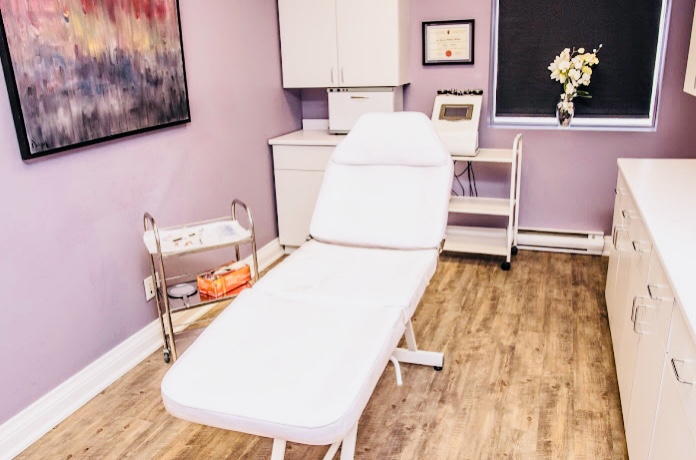 Chellsey Institute Of Beauty And Health | 1900 Dundas St E #203, Mississauga, ON L4X 2Z4, Canada | Phone: (905) 232-0883