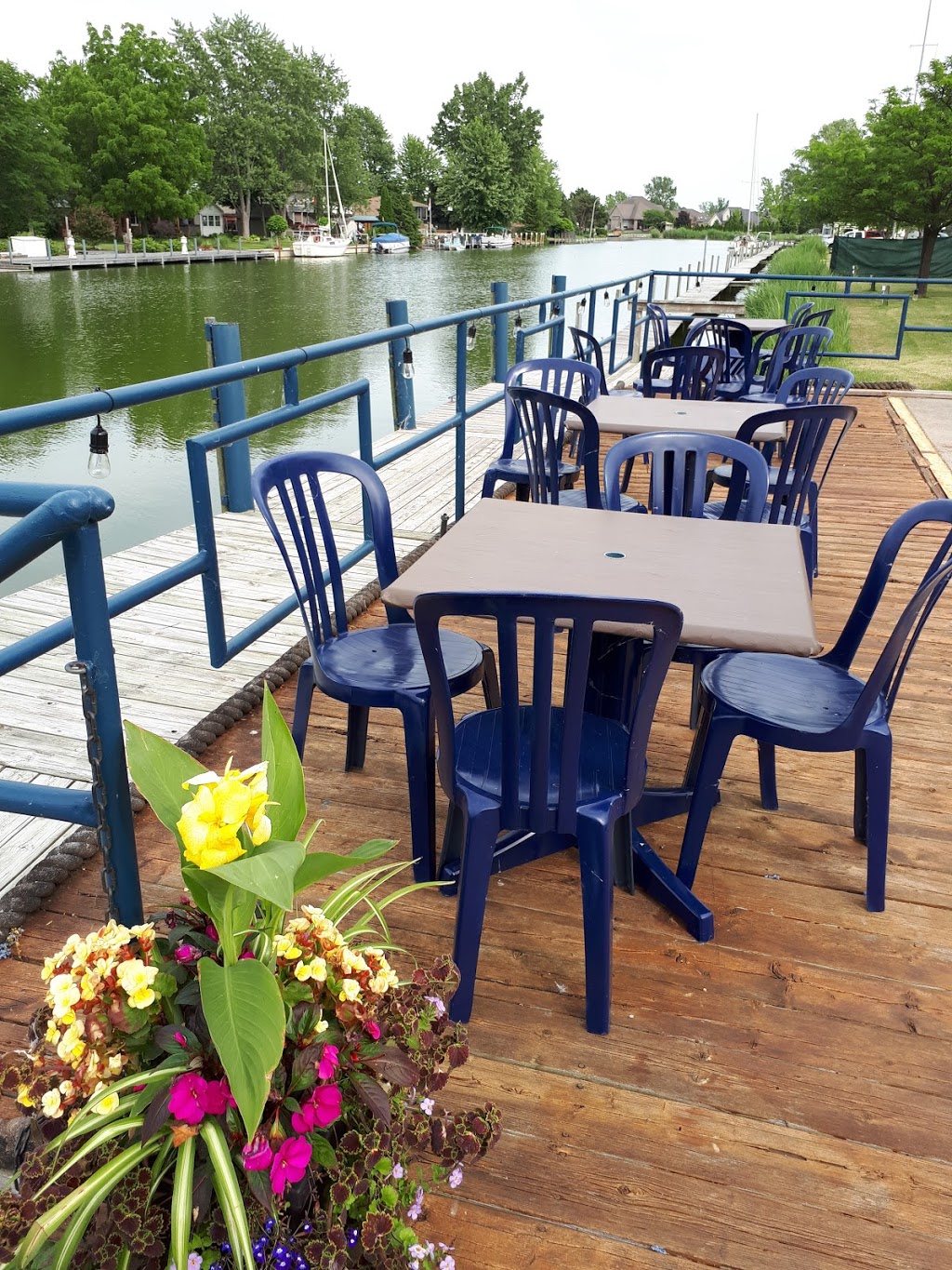 Dockside On The Cove | 466 Tisdelle Dr, Tilbury, ON N0P 2L0, Canada | Phone: (519) 682-3000