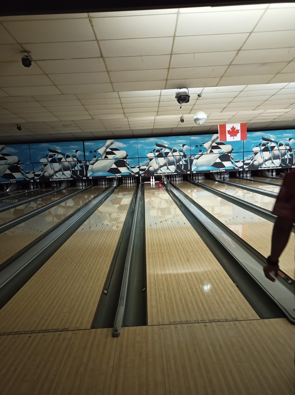 Burlington Bowl | 4065 Harvester Rd, Burlington, ON L7L 5J1, Canada | Phone: (905) 681-2727