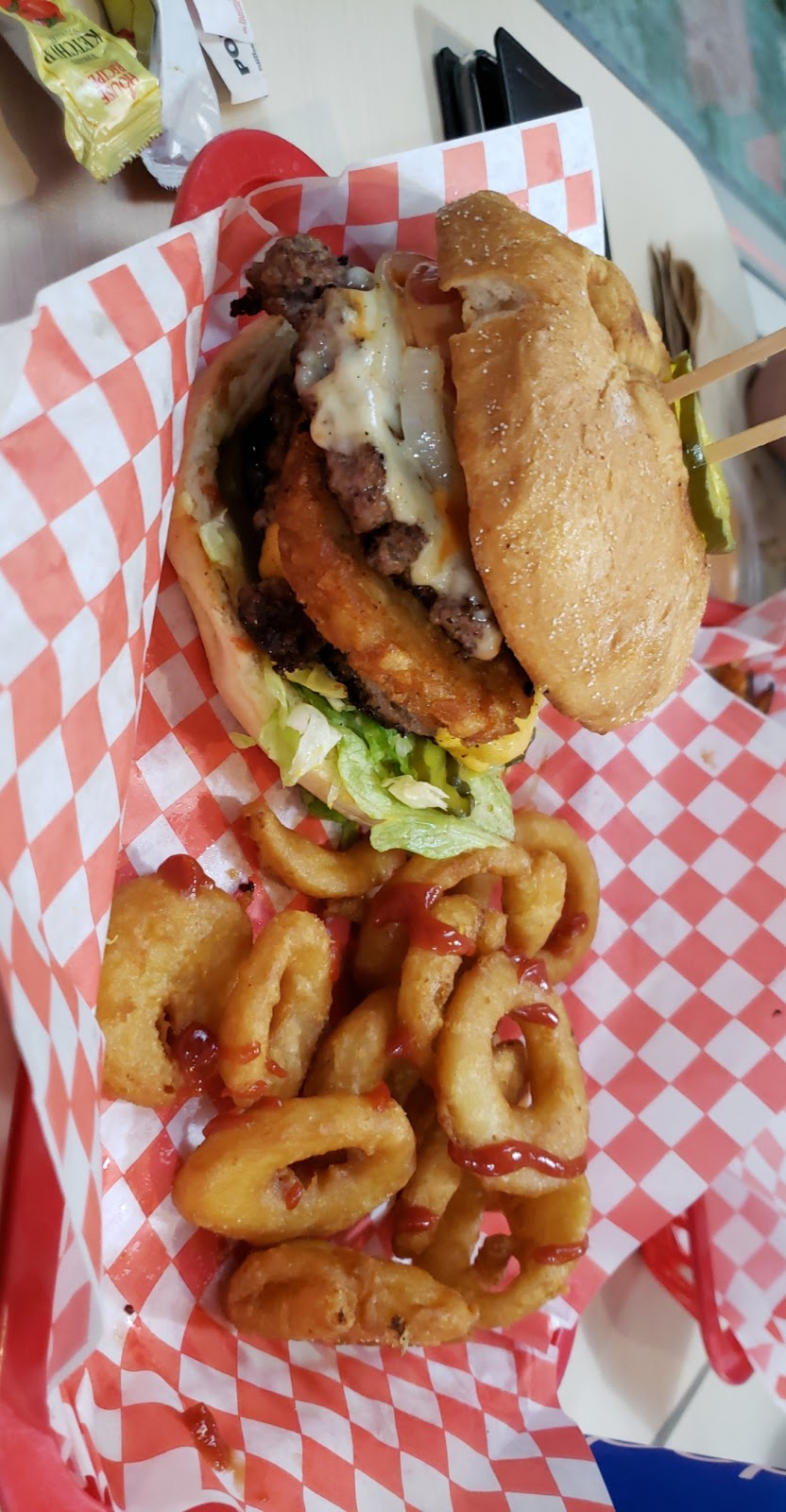 Charger Gourmet Burger & poutine | 392 Pleasant St, Dartmouth, NS B2Y 3S5, Canada | Phone: (902) 469-6749