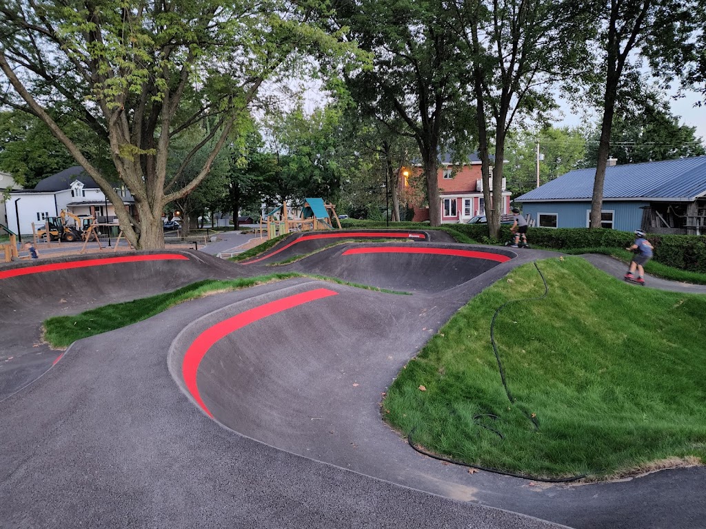 Skatepark Pumptrack Neuville by Velosolutions | 230 Rue du Père Rhéaume, Neuville, QC G0A 2R0, Canada | Phone: (418) 876-2280