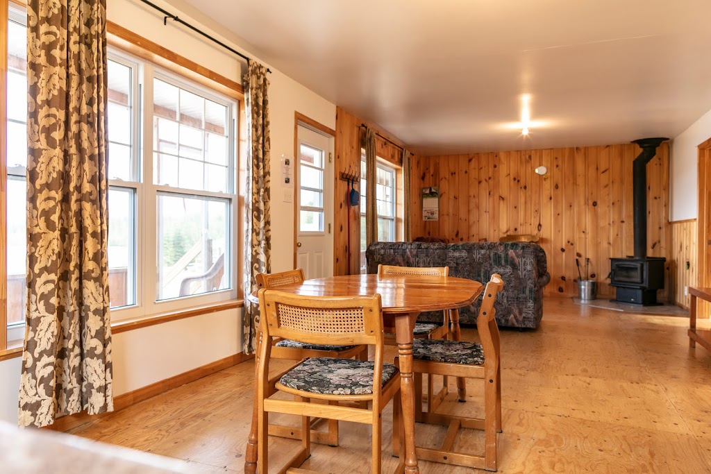 Stramond Lake Lodge | Unnamed road, Lac-Lenôtre, QC J0W 1H0, Canada | Phone: (514) 592-0079