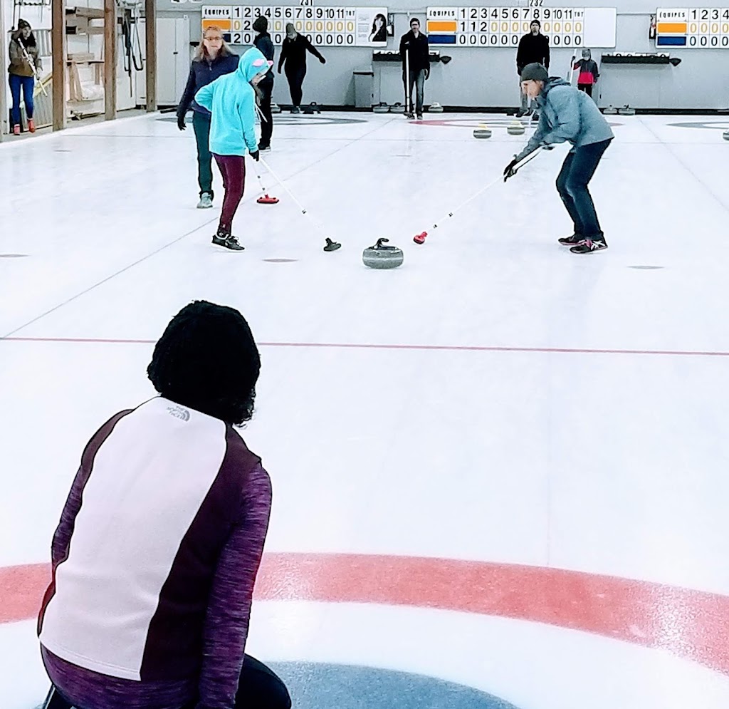 Club De Curling St-Bruno | 1390 Rue Goyer, Saint-Bruno-de-Montarville, QC J3V 3Z3, Canada | Phone: (450) 653-6913