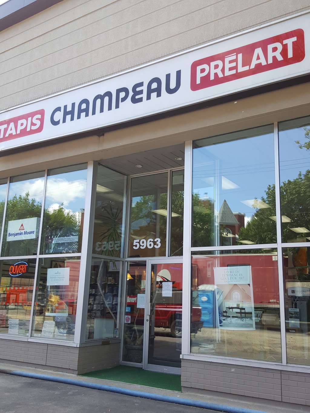 Tapis Champeau | 5963 Rue de Verdun, Verdun, QC H4H 1M5, Canada | Phone: (514) 769-4565