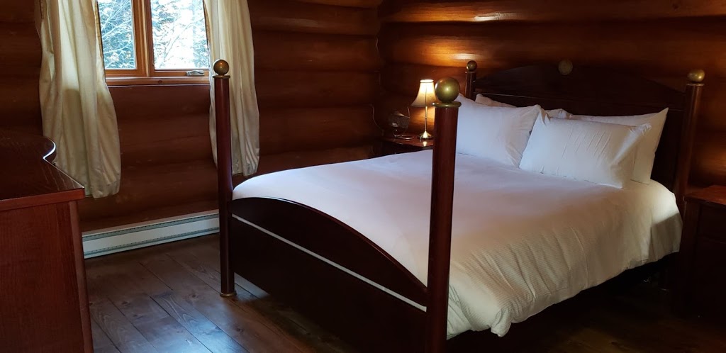 Chalet Au Refuge des Cerfs | 8 Chemin des Lilas, Lac-Supérieur, QC J0T 1P0, Canada | Phone: (450) 806-0770