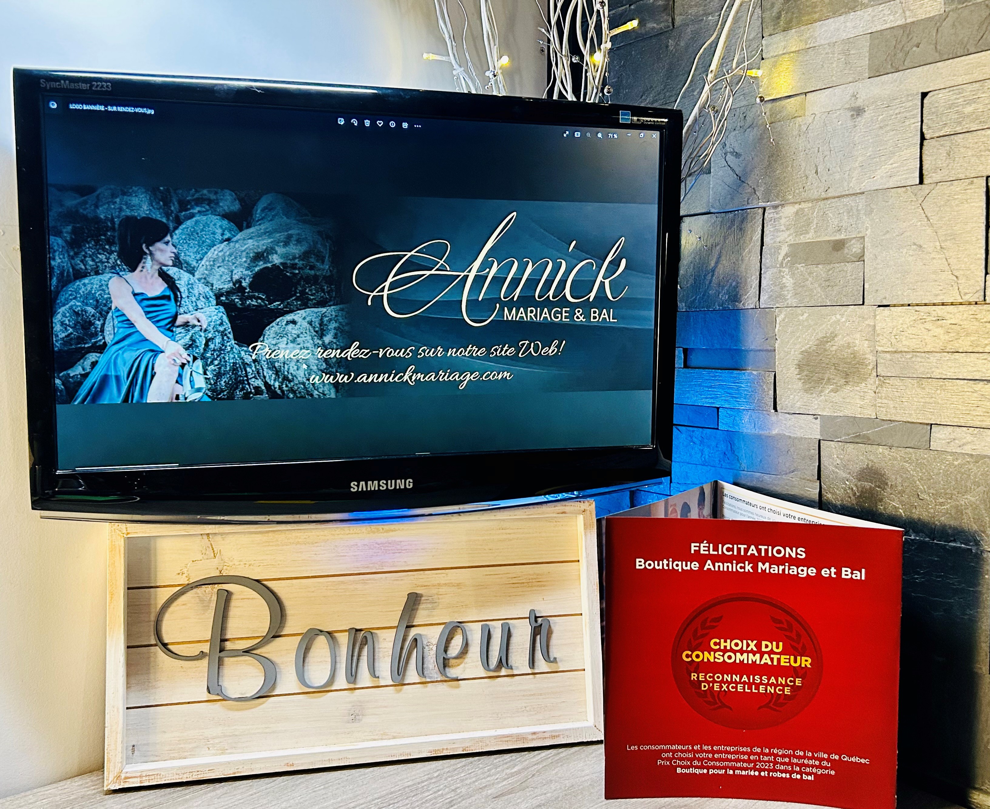 Boutique Annick Mariage Et Bal (Rendez-vous préférable) | 10650 Boulevard de lOrmière 2e Étage, Québec, QC G2B 3L4, Canada | Phone: (418) 262-7255