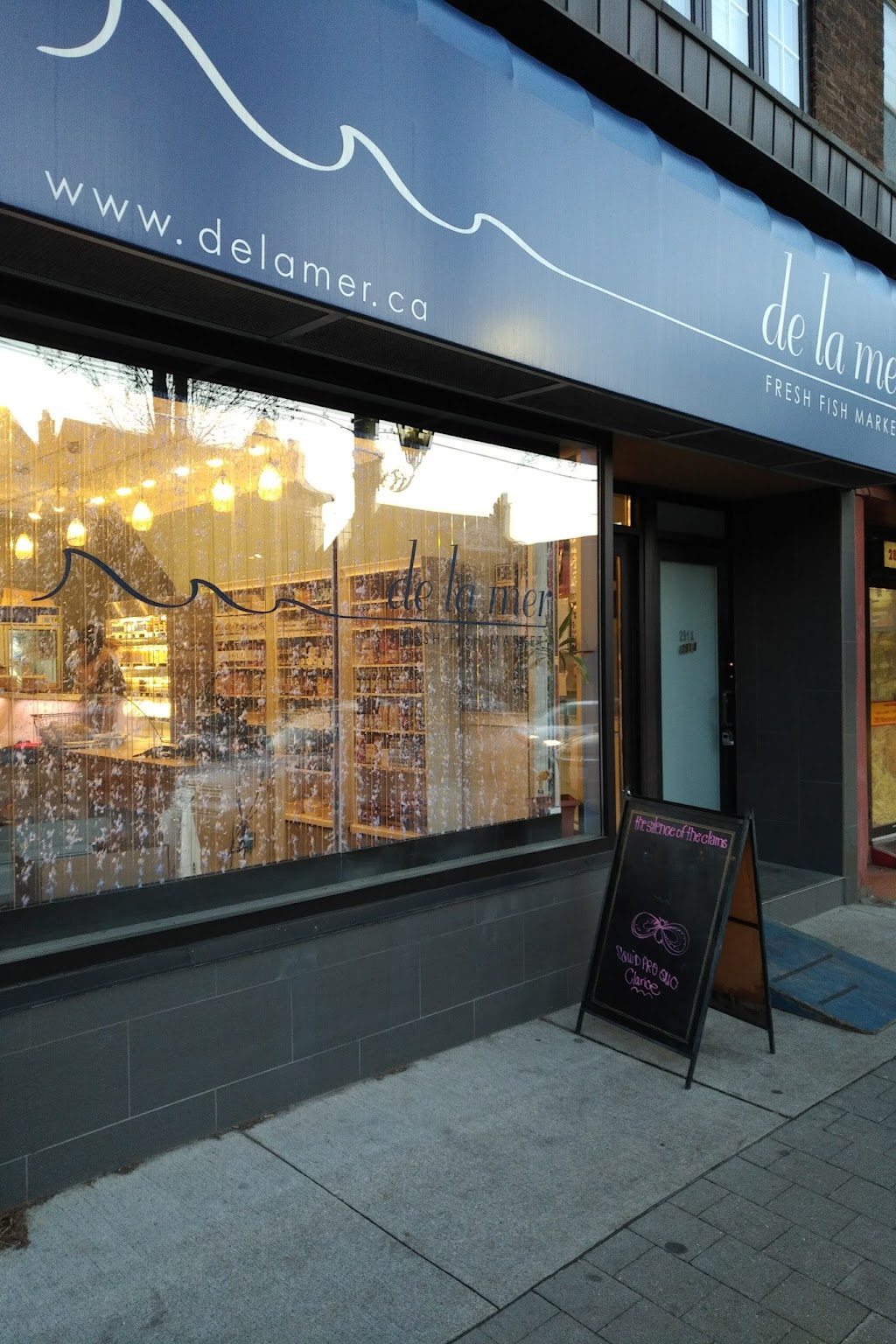 De La Mer - Roncesvalles | 291 Roncesvalles Ave, Toronto, ON M6R 2M3, Canada | Phone: (647) 649-3912