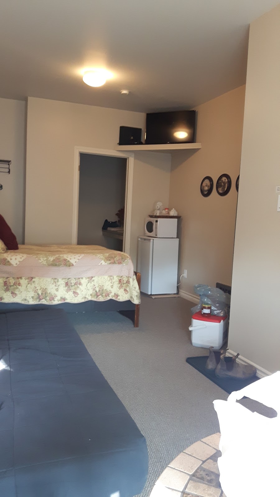 Mainstreet Motel | 234 Parkhill Main St, Parkhill, ON N0M 2K0, Canada | Phone: (519) 518-6886