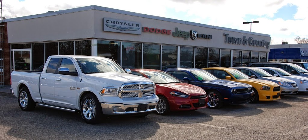 Town & Country Chrysler | 245 Lombard St, Smiths Falls, ON K7A 5B8, Canada | Phone: (613) 283-7555