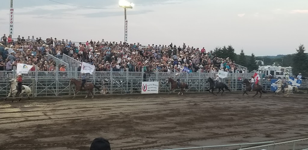 Festival Western St-André-Avellin Professional Rodeo | 530 Rue Charles Auguste Montreuil, Saint-André-Avellin, QC J0V 1W0, Canada | Phone: (866) 983-1166