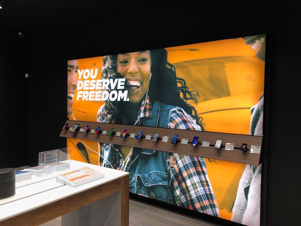 Freedom Mobile | Lindsay Square, 401 Kent St W, Lindsay, ON K9V 4Z1, Canada | Phone: (705) 878-0186