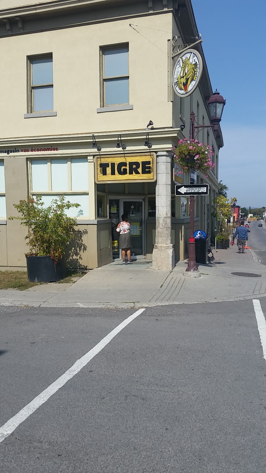 Tigre Géant | 123 Rue Eddy, Gatineau, QC J8X 2W7, Canada | Phone: (819) 776-4181